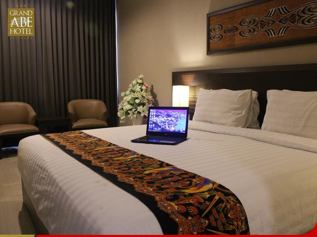 Grand Abe Hotel Jayapura Buitenkant foto